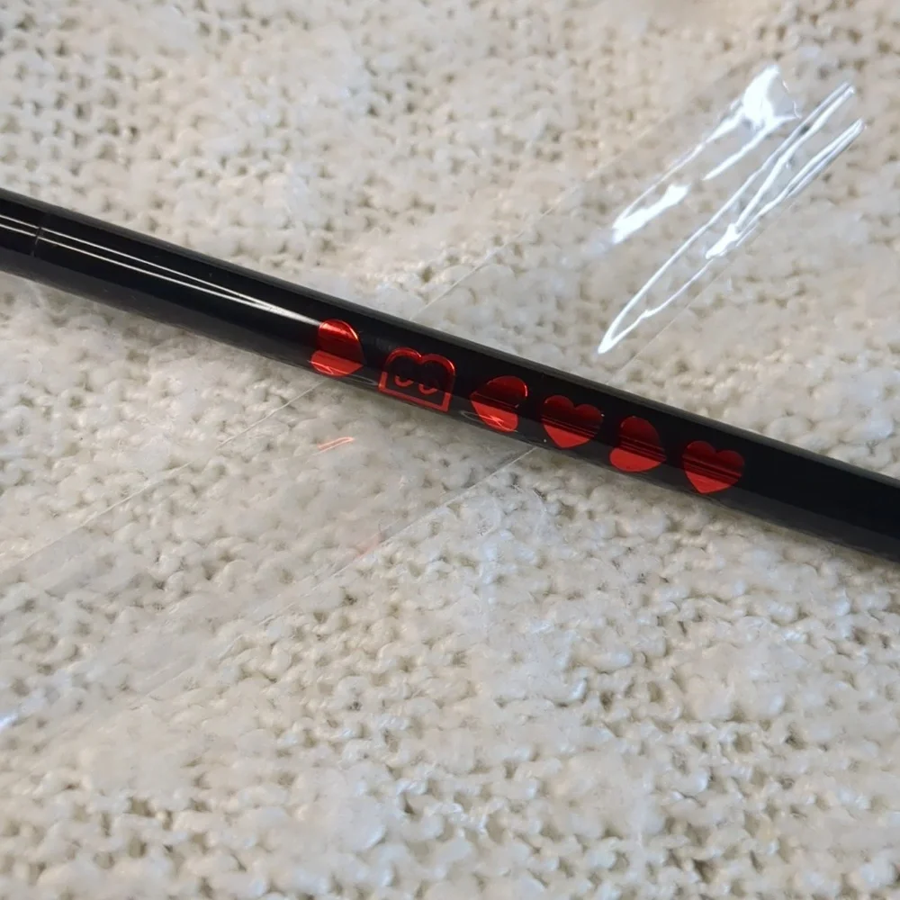 Betty Boop™ X ipsy Eyeshadow Brush, One (1) piece eyeshadow brush
